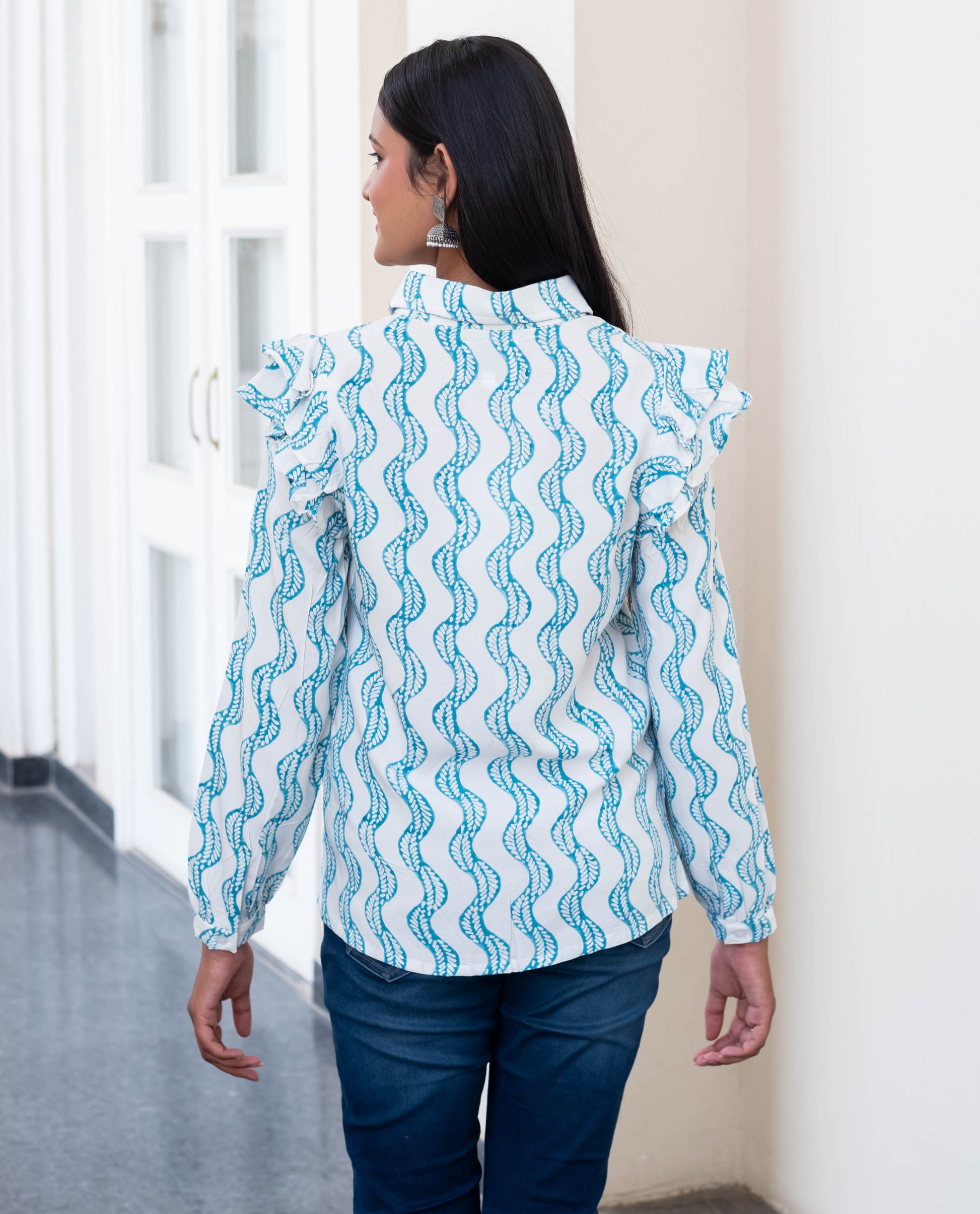 Wave Print Ruffle Shoulder Shirt